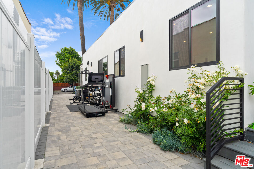 2911 S Rimpau Blvd Unit: 1