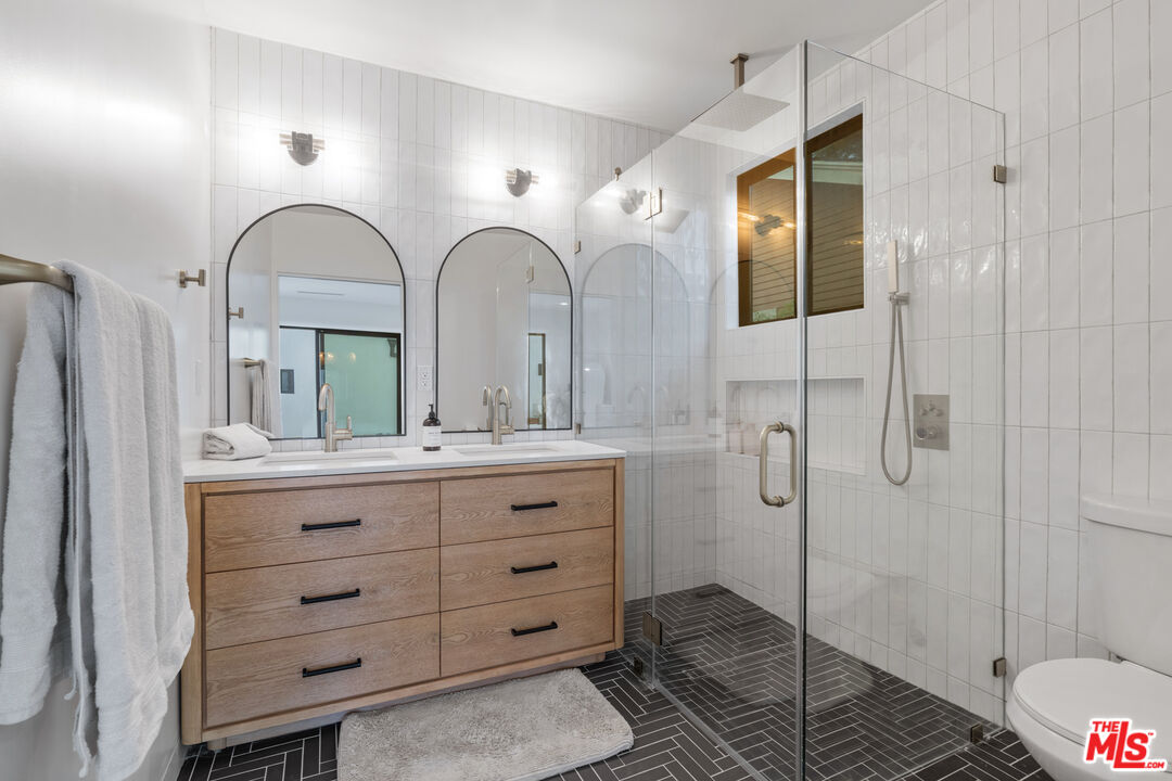 2911 S Rimpau Blvd Unit: 1