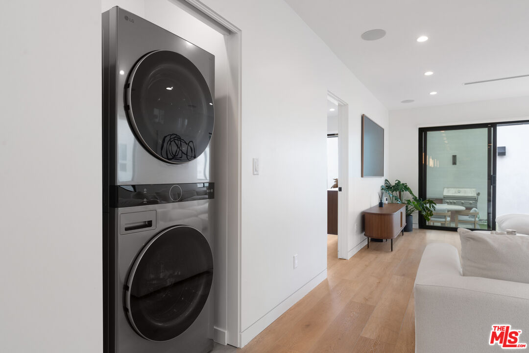 2911 S Rimpau Blvd Unit: 1