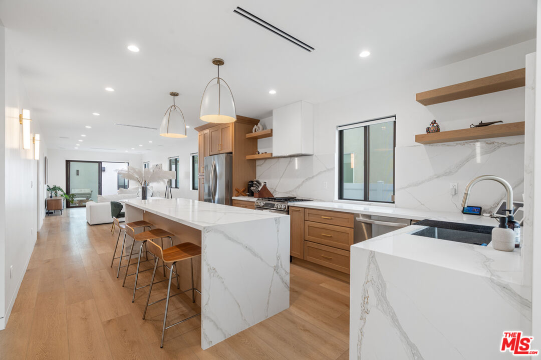 2911 S Rimpau Blvd Unit: 1