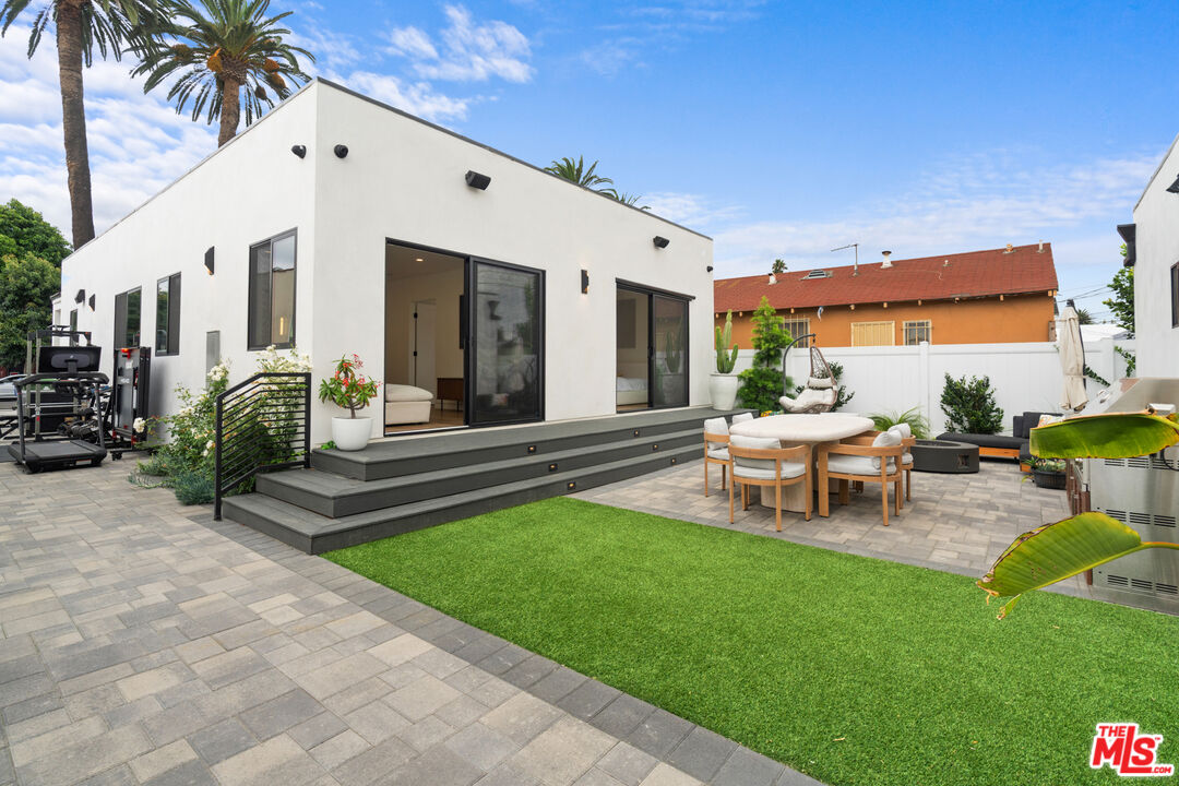 2911 S Rimpau Blvd Unit: 1