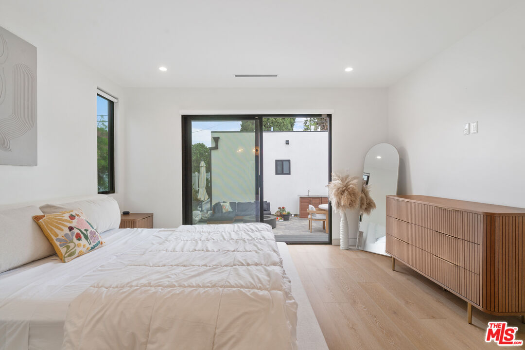 2911 S Rimpau Blvd Unit: 1