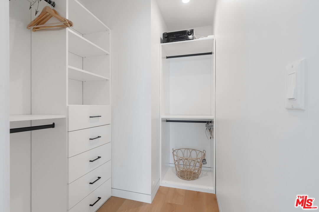 2911 S Rimpau Blvd Unit: 1