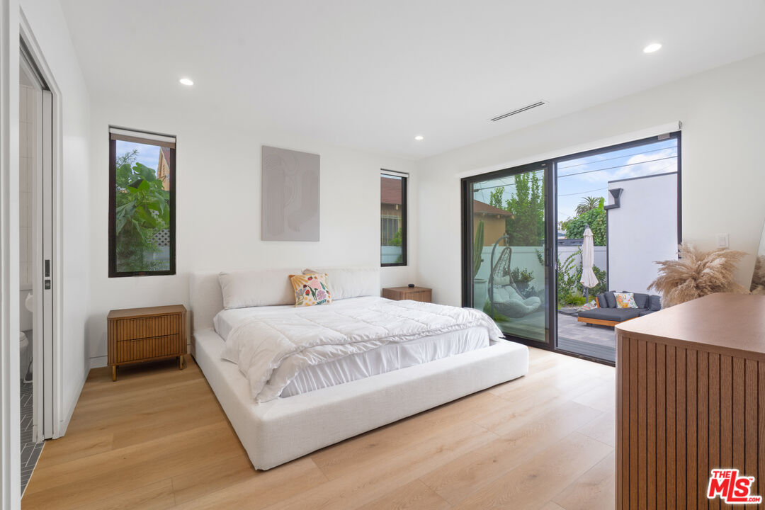 2911 S Rimpau Blvd Unit: 1