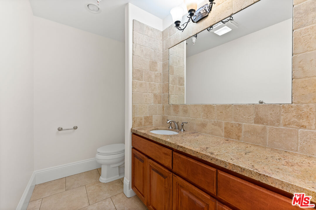 16123 W Sunset Blvd Unit: 101