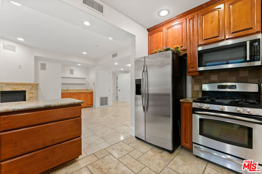 16123 W Sunset Blvd Unit: 101