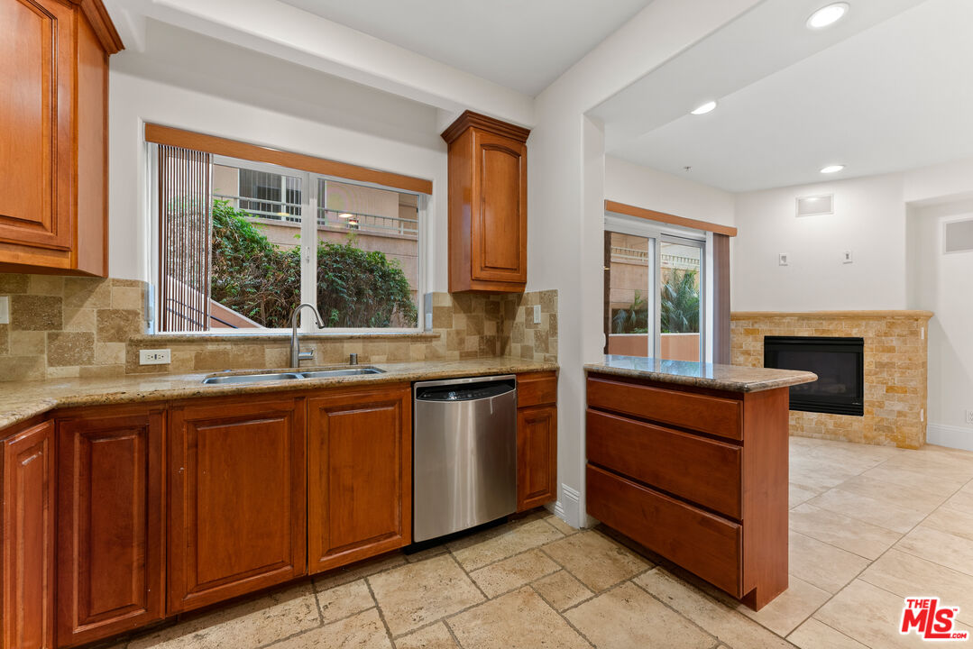 16123 W Sunset Blvd Unit: 101