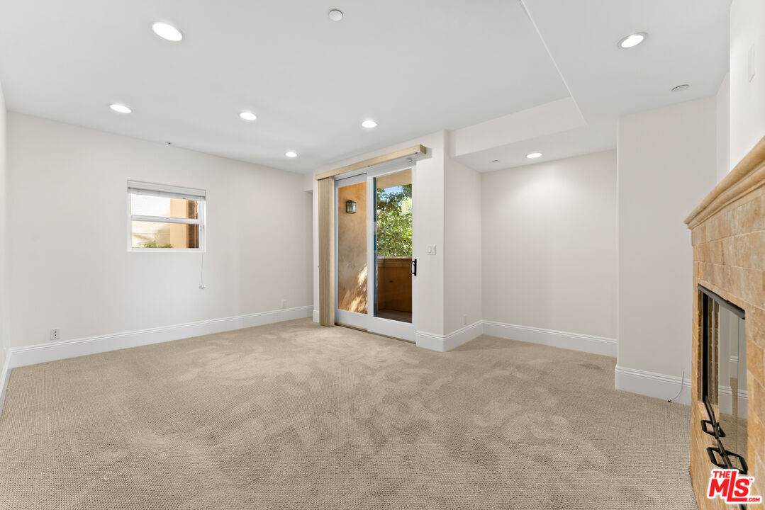 16123 W Sunset Blvd Unit: 101