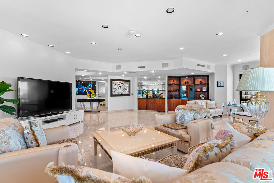 10490 Wilshire Blvd Unit: 1206