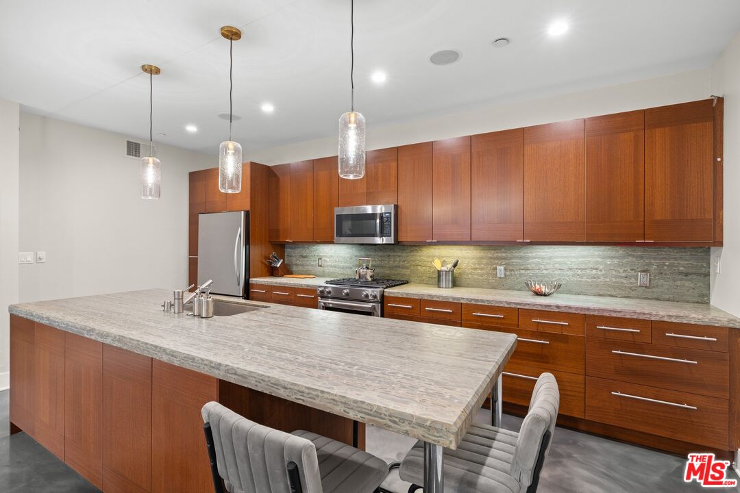 964 Hancock Ave Unit: 103