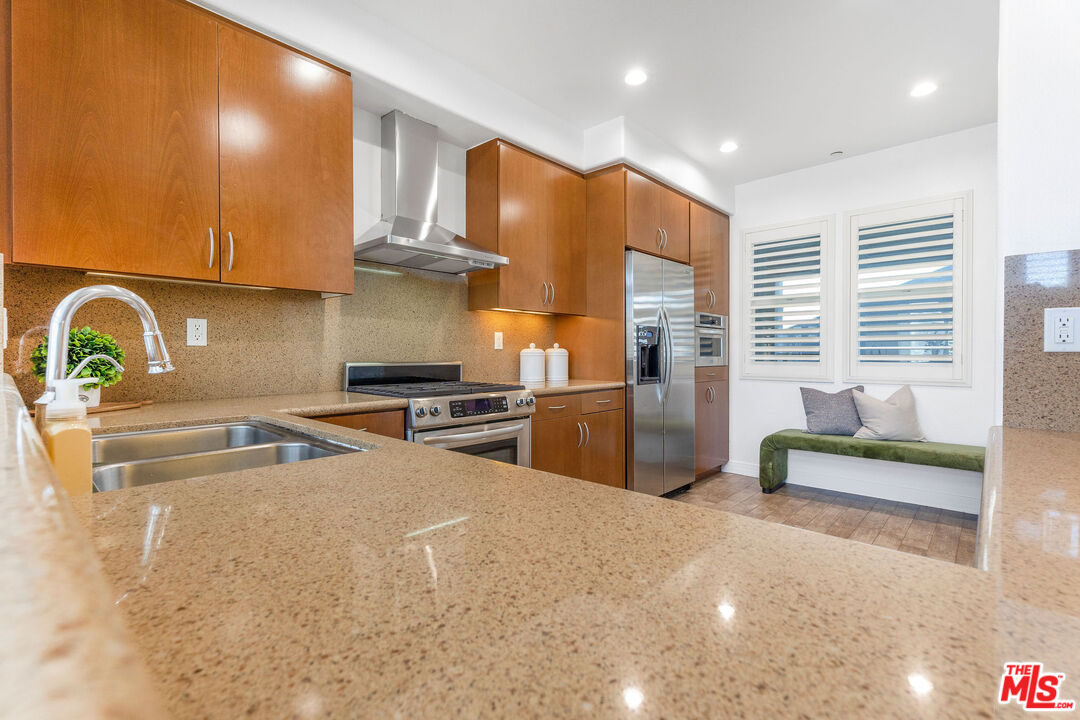 7100 Playa Vista Dr Unit: 402