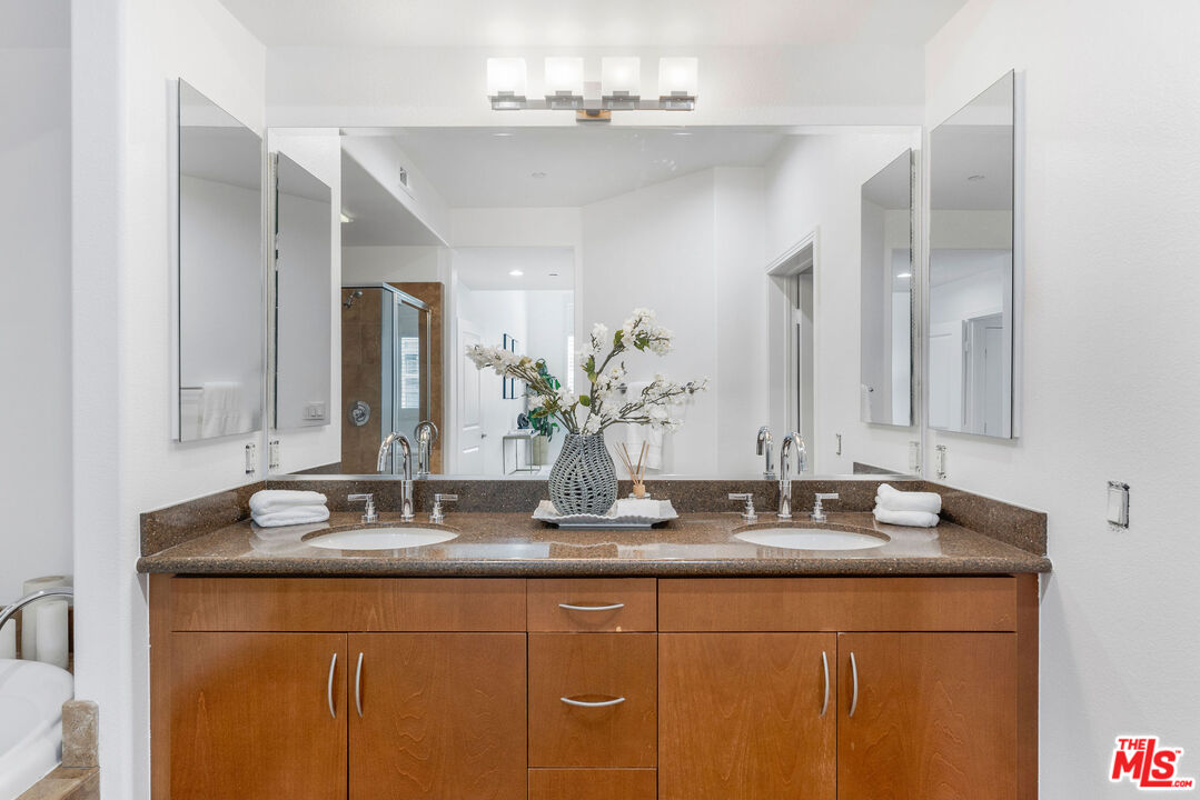 7100 Playa Vista Dr Unit: 402