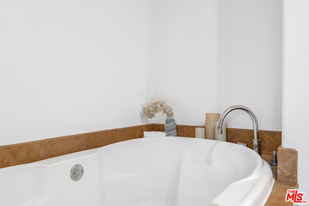 7100 Playa Vista Dr Unit: 402