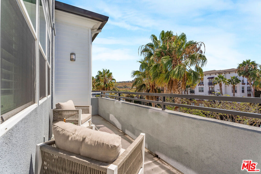 7100 Playa Vista Dr Unit: 402