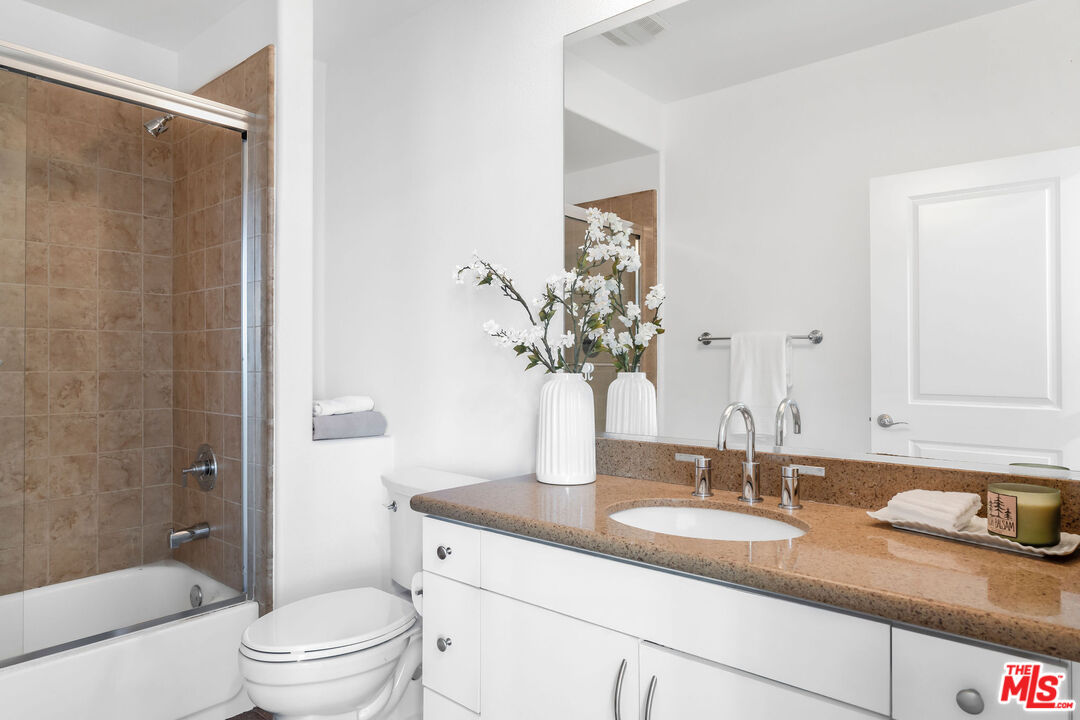 7100 Playa Vista Dr Unit: 402