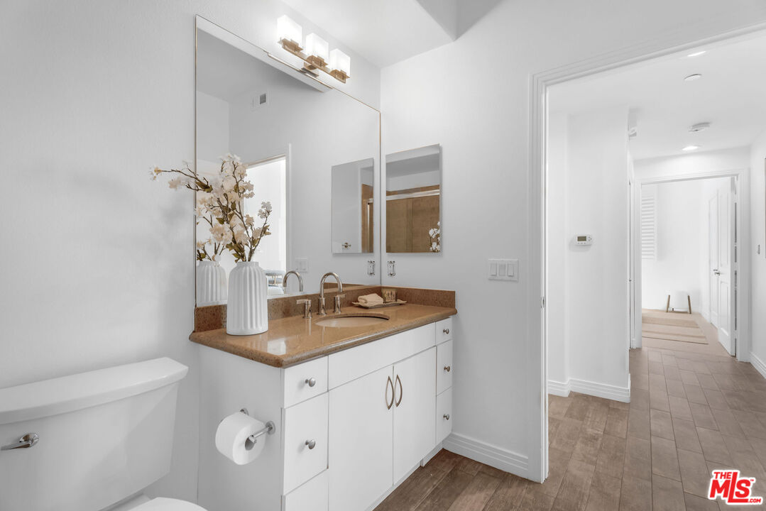 7100 Playa Vista Dr Unit: 402