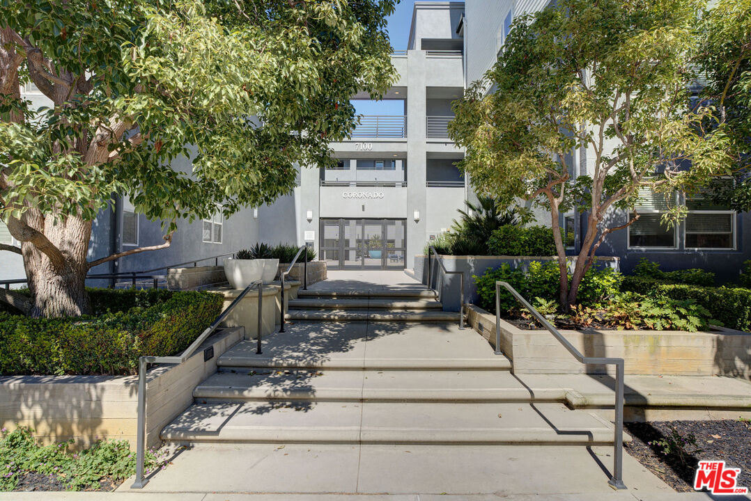 7100 Playa Vista Dr Unit: 402