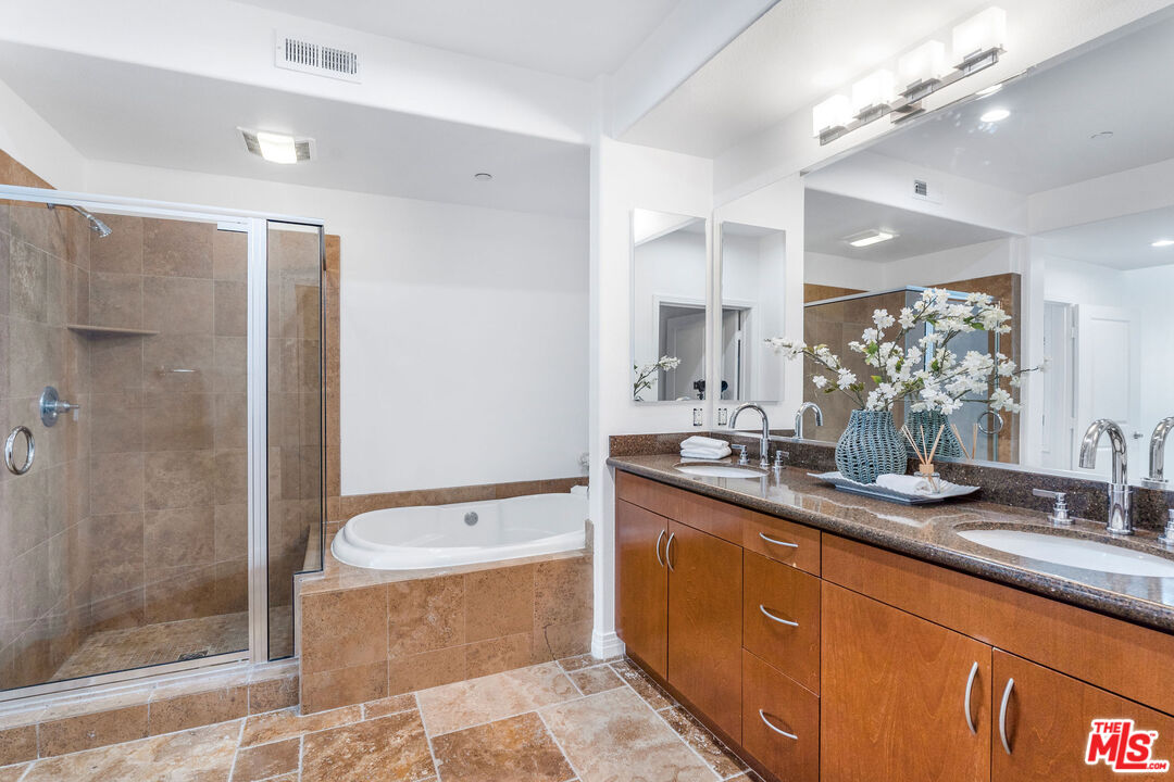 7100 Playa Vista Dr Unit: 402