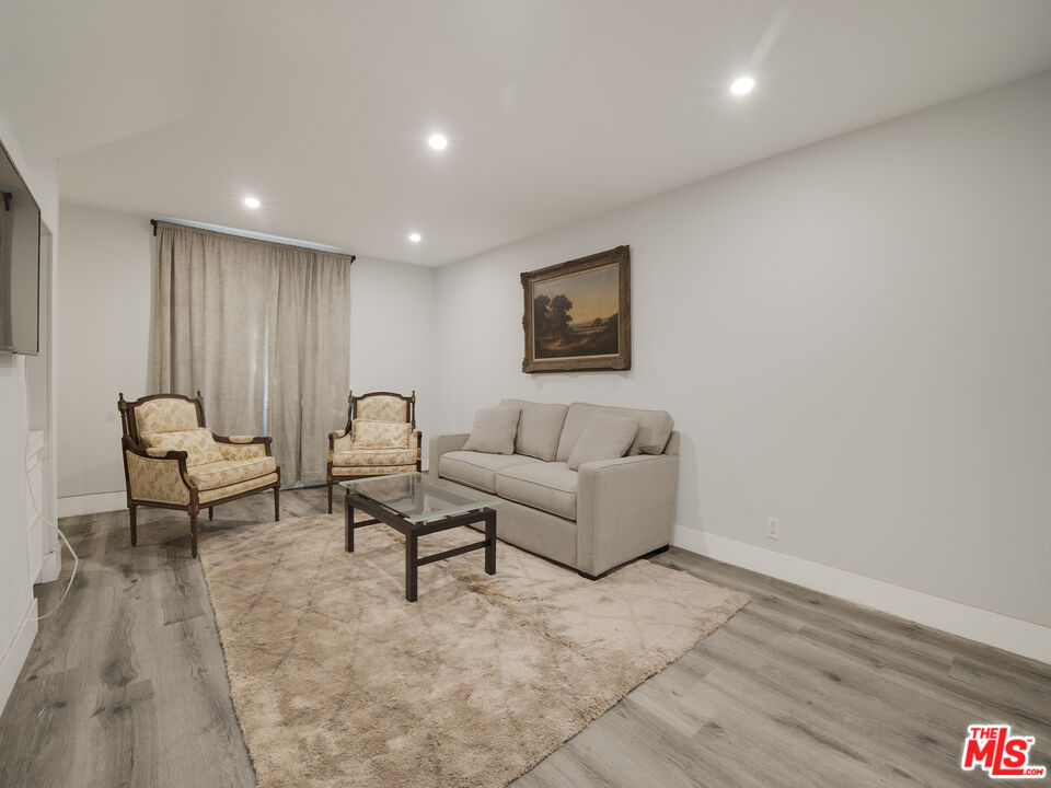 438 N Palm Dr Unit: 1