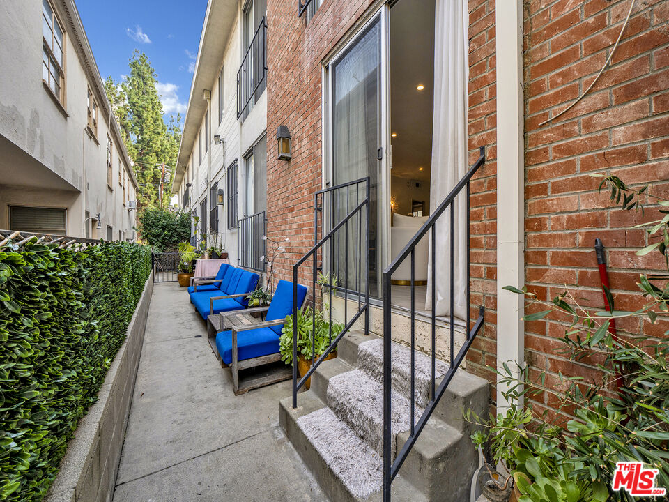 438 N Palm Dr Unit: 1