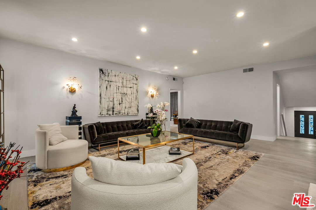 438 N Palm Dr Unit: 1