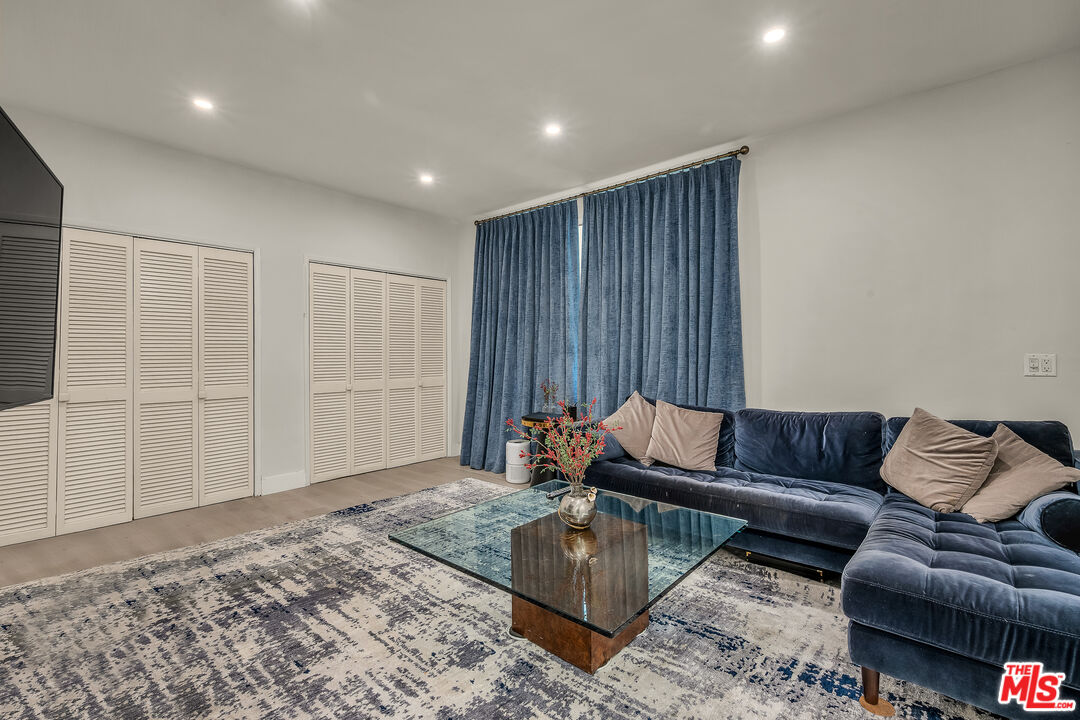 438 N Palm Dr Unit: 1