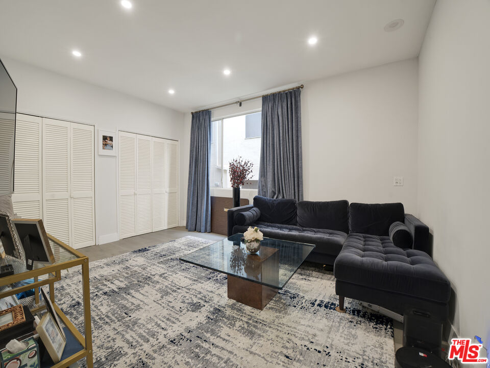 438 N Palm Dr Unit: 1