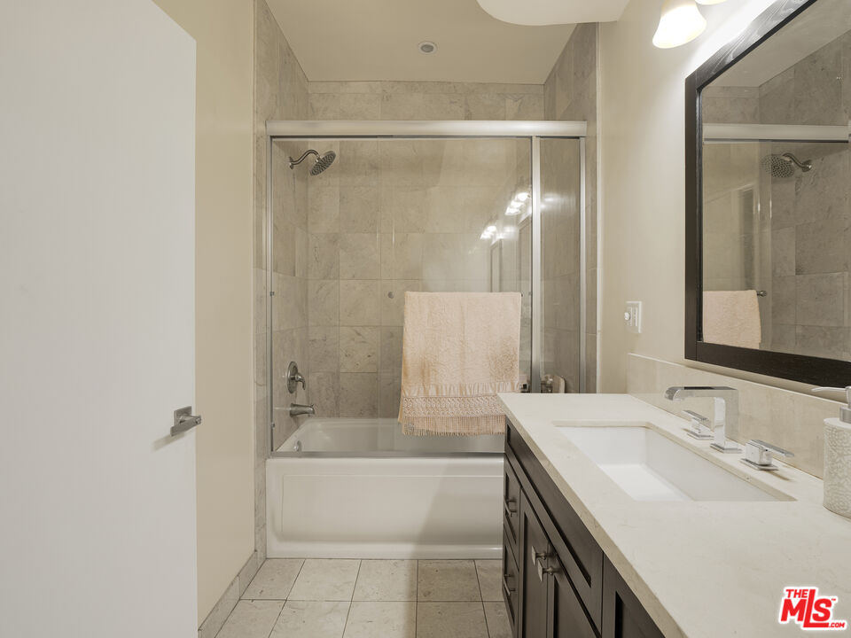 438 N Palm Dr Unit: 1