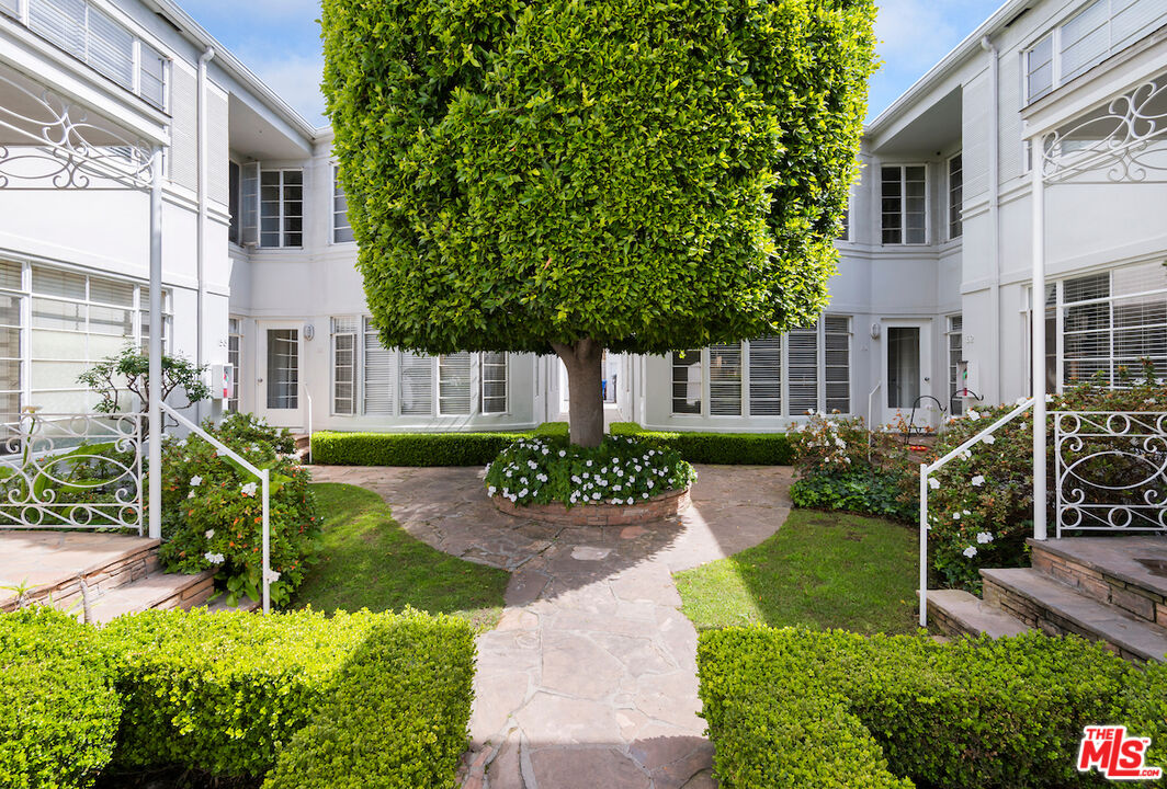 154 N Sycamore Ave Unit: 1