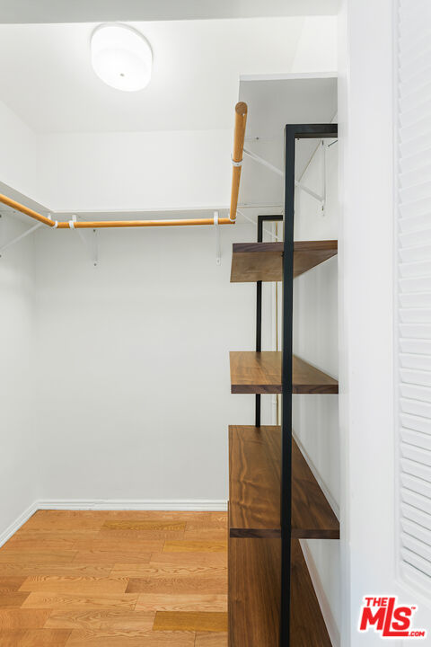 154 N Sycamore Ave Unit: 1