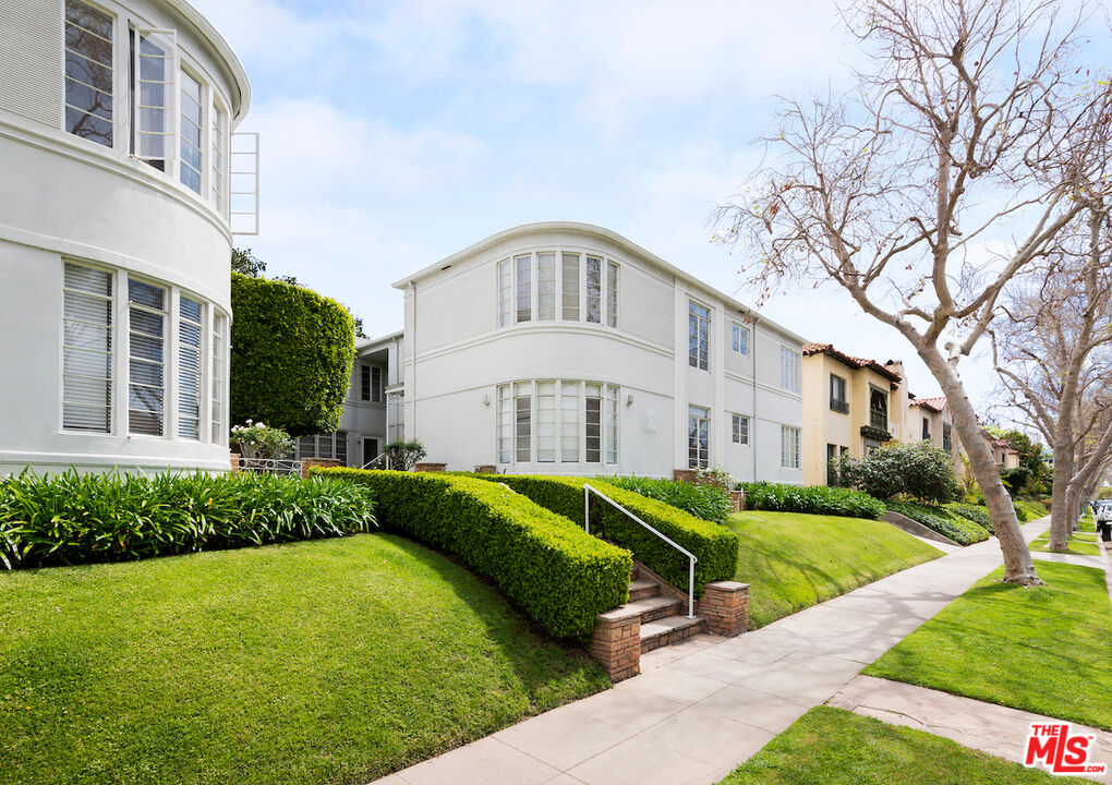 154 N Sycamore Ave Unit: 1