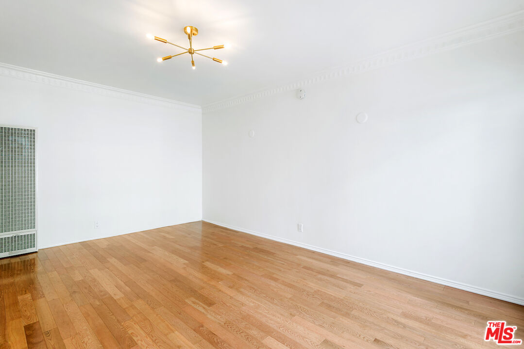 154 N Sycamore Ave Unit: 1