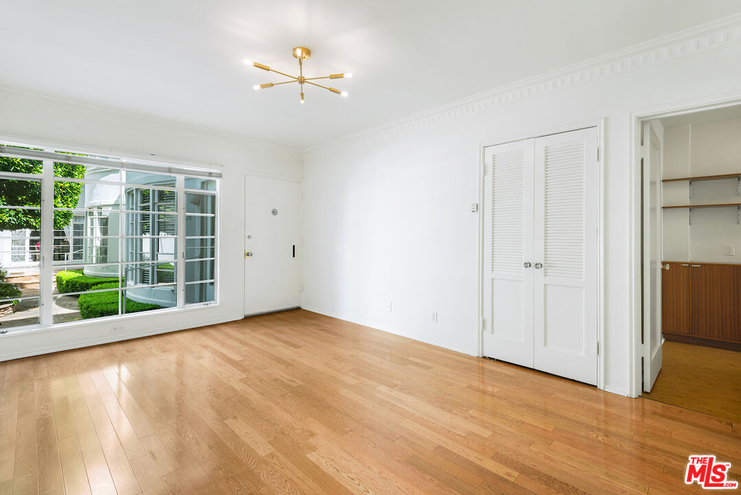 154 N Sycamore Ave Unit: 1