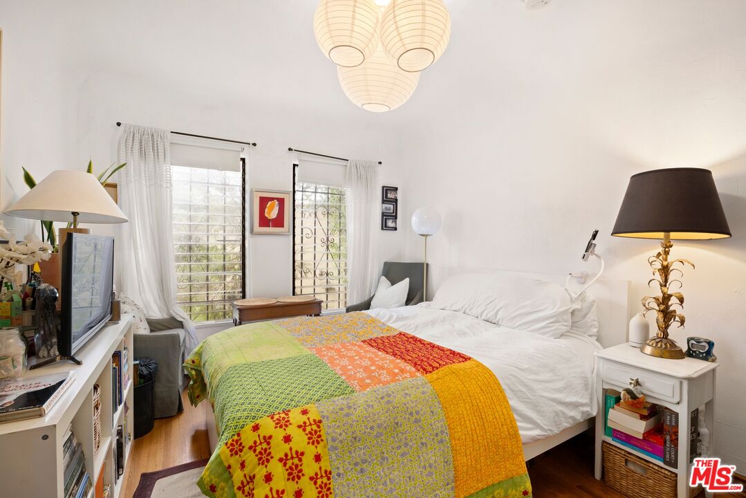 1120 S Crescent Heights Blvd