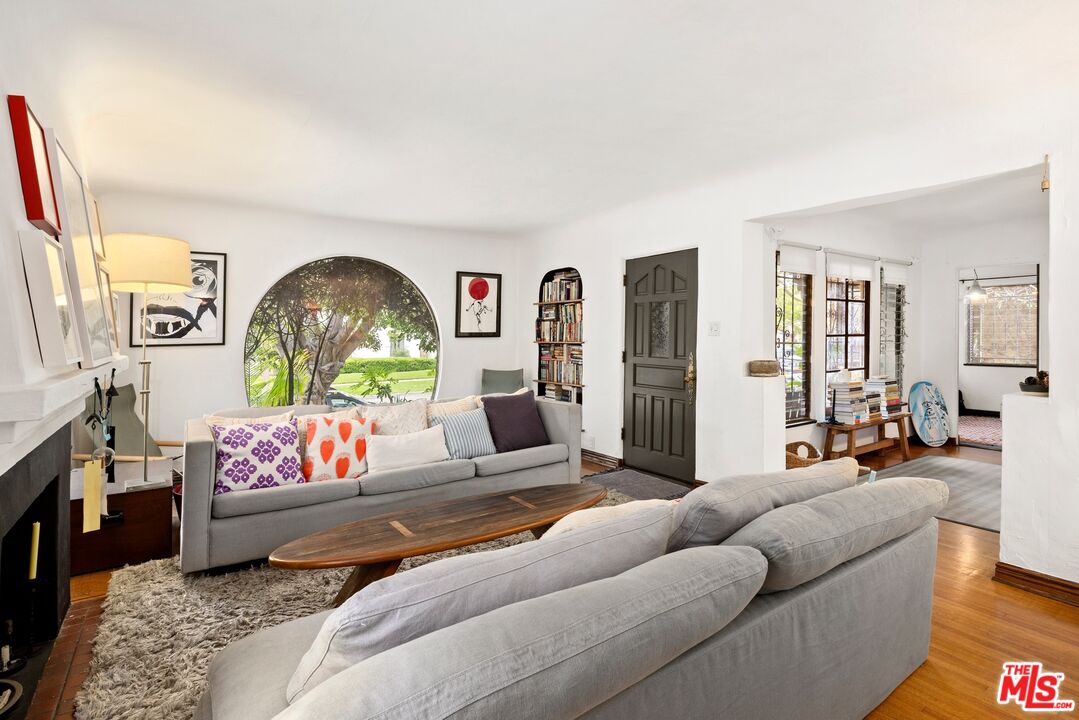 1120 S Crescent Heights Blvd