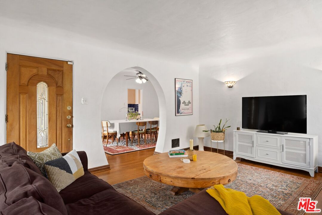 1120 S Crescent Heights Blvd