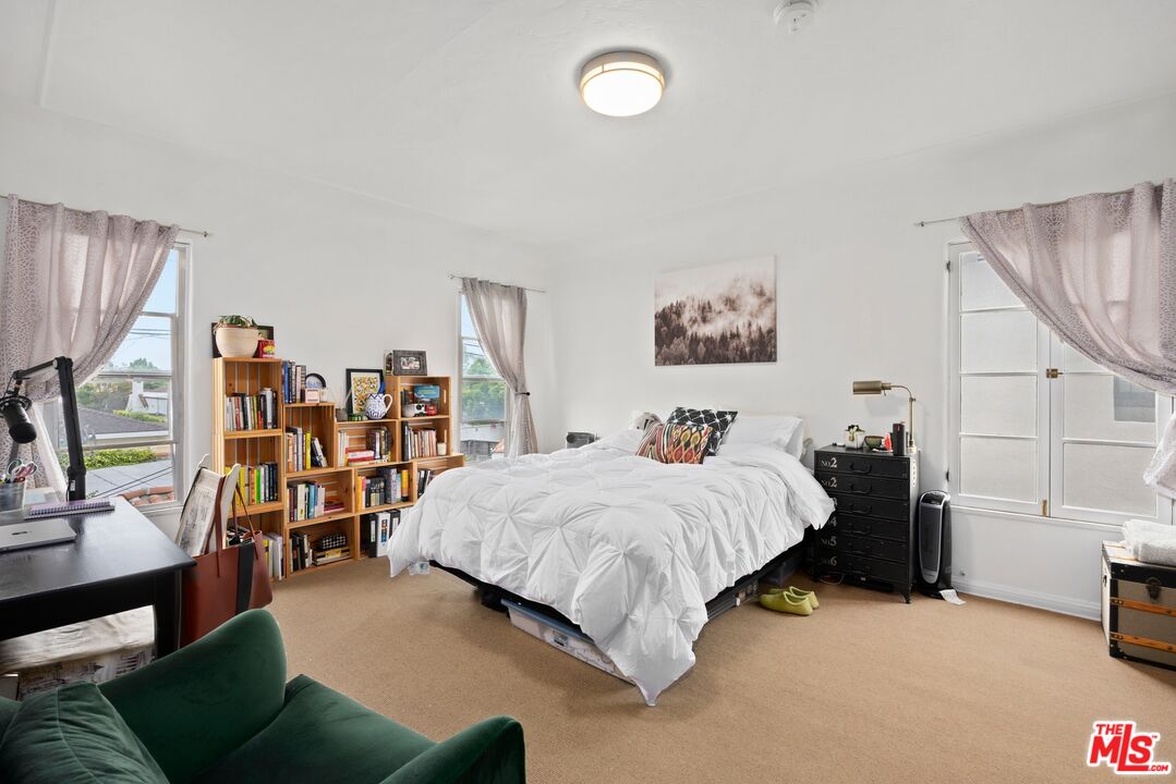 1120 S Crescent Heights Blvd