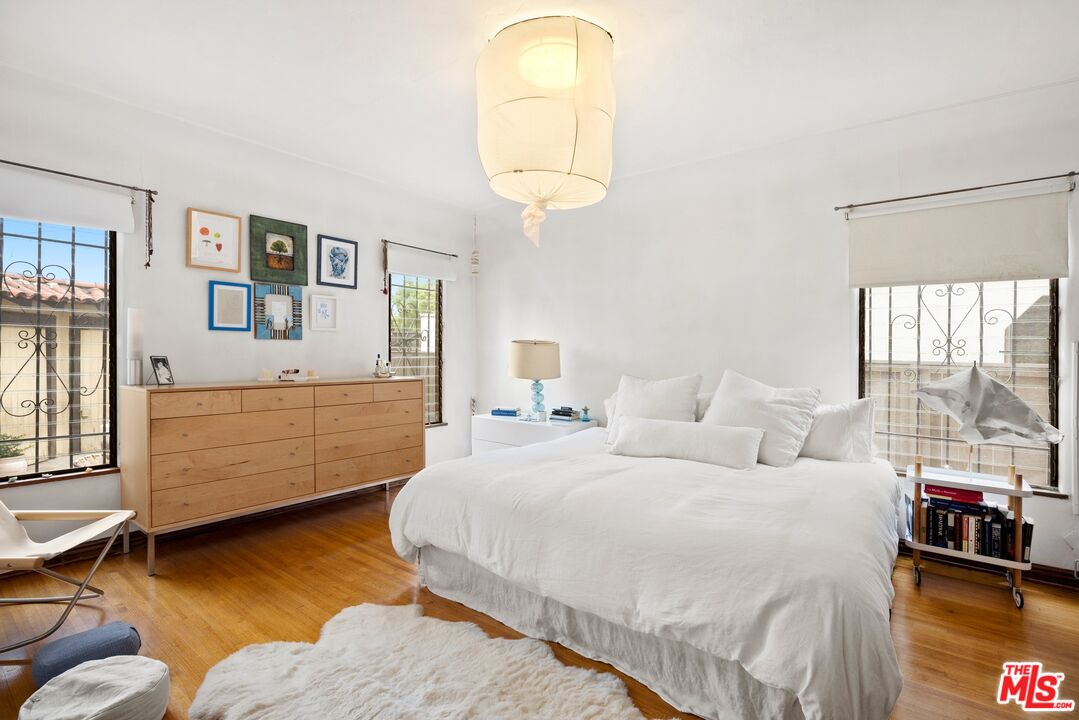 1120 S Crescent Heights Blvd