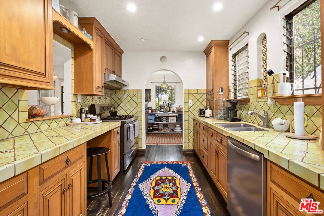 1120 S Crescent Heights Blvd