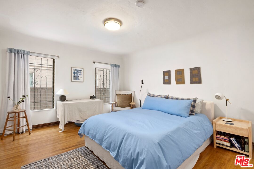 1120 S Crescent Heights Blvd