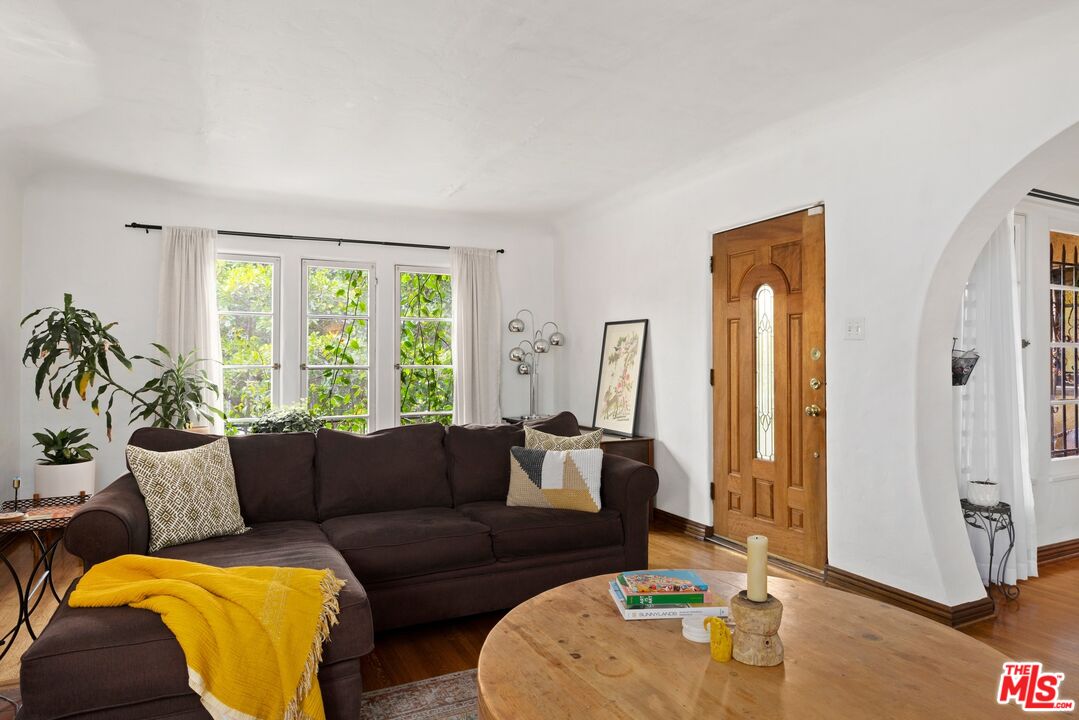 1118 S Crescent Heights Blvd