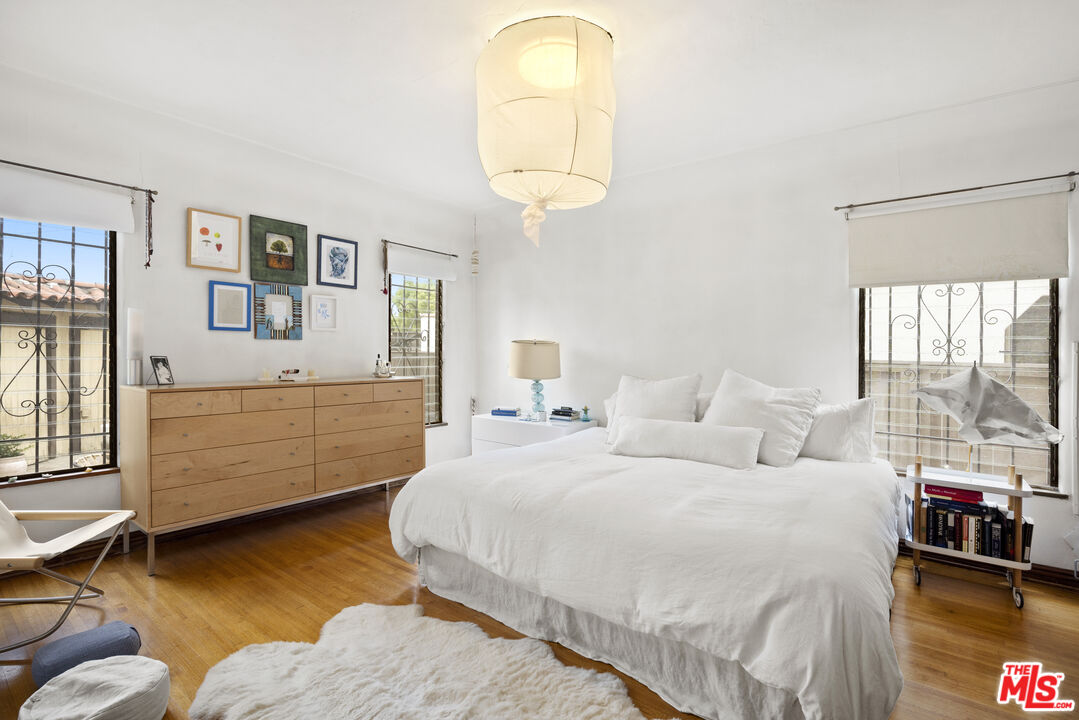 1118 S Crescent Heights Blvd