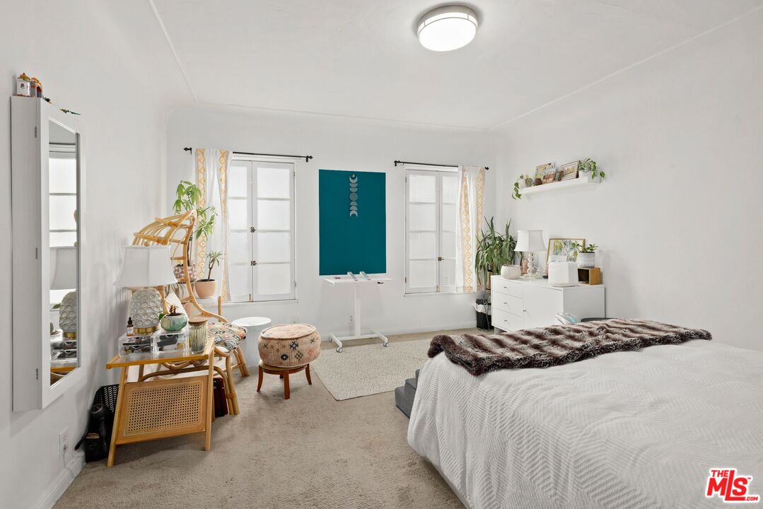 1118 S Crescent Heights Blvd