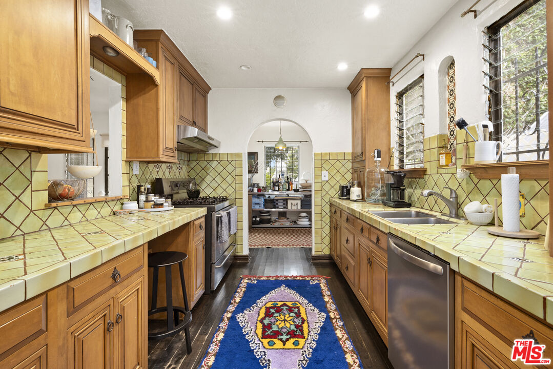 1118 S Crescent Heights Blvd