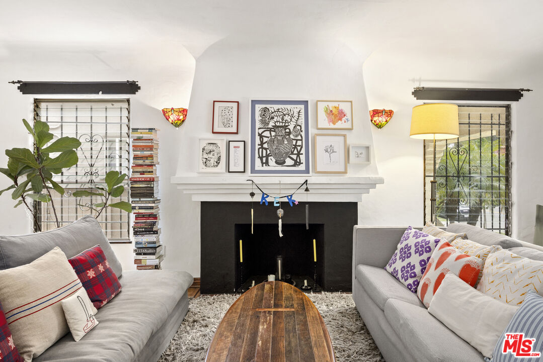 1118 S Crescent Heights Blvd