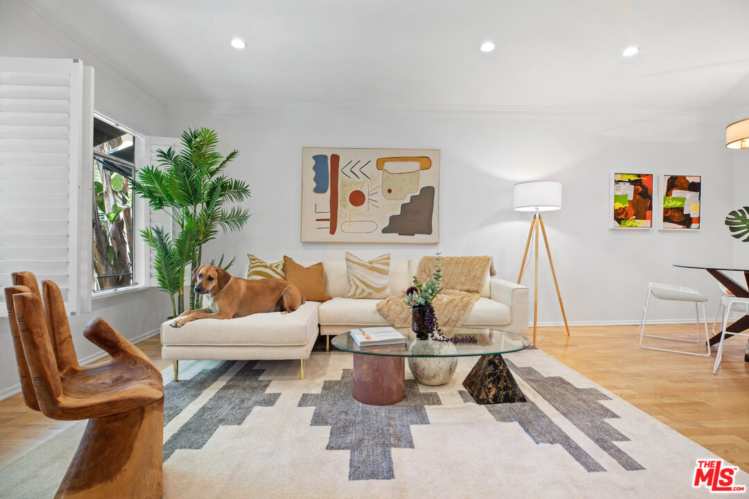 1615 N Laurel Ave Unit: 114