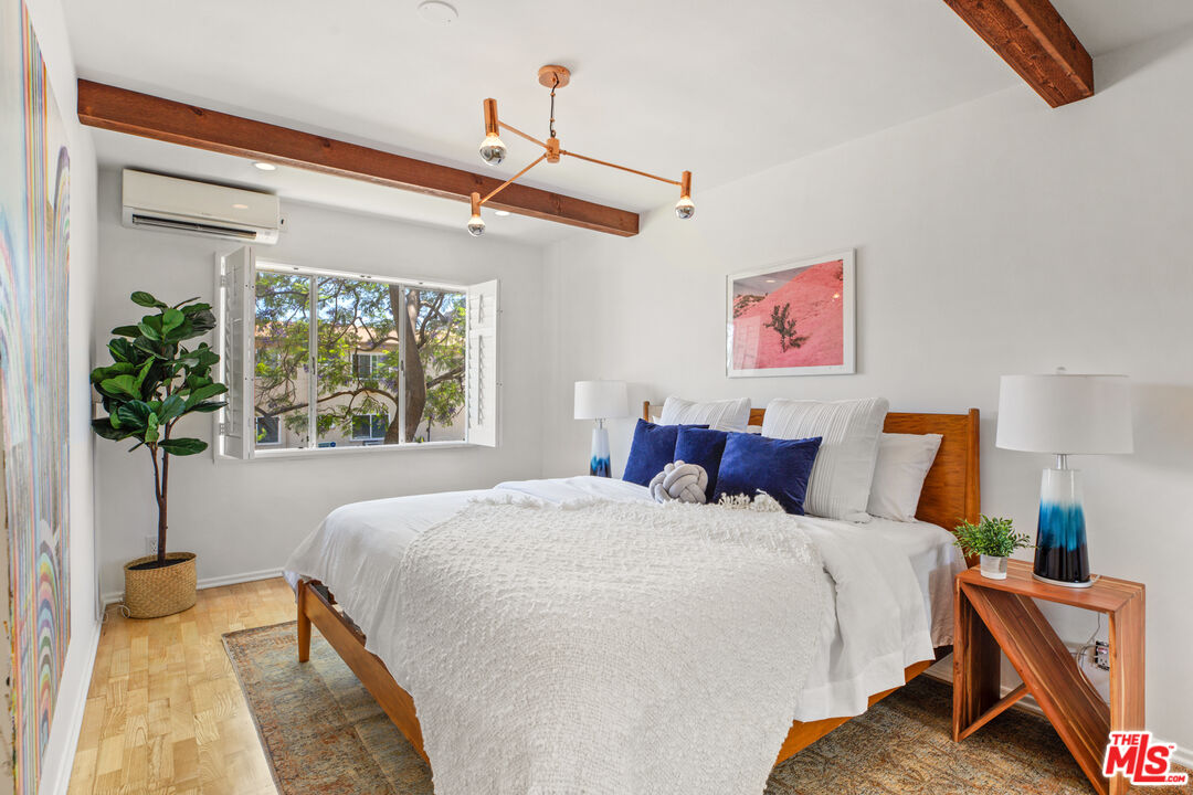 1615 N Laurel Ave Unit: 114