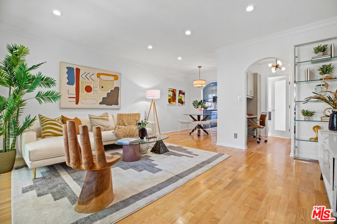 1615 N Laurel Ave Unit: 114