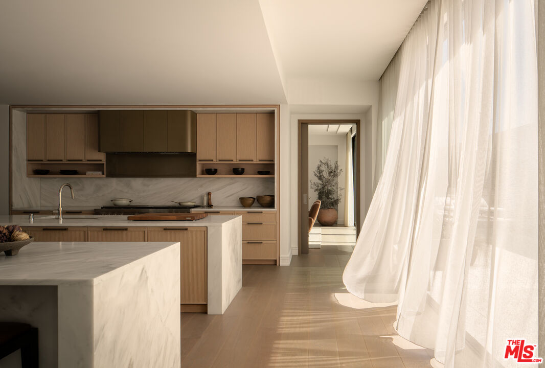 9900 S Santa Monica Blvd Unit: 2F