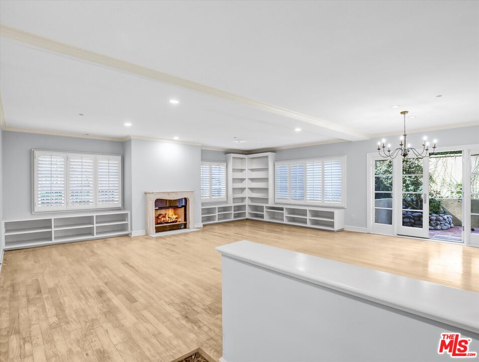 277 S Spalding Dr Unit: 102